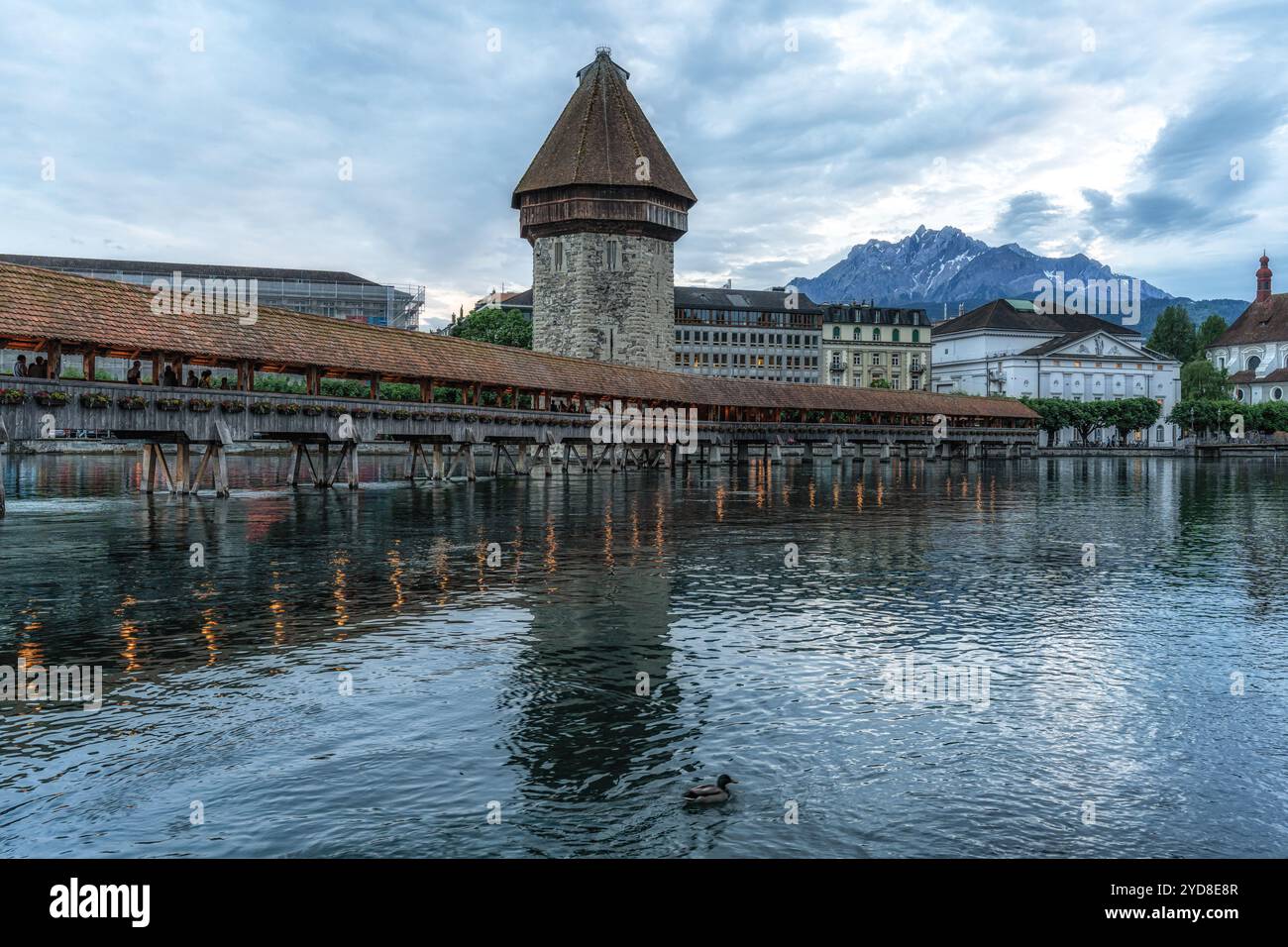 Kapellbrücke und pilatus Stockfoto