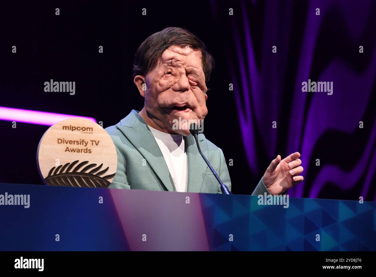 Adam Pearson nimmt an den Diversify TV Awards während des MIPCOM Cannes 2024 Teil. Stockfoto