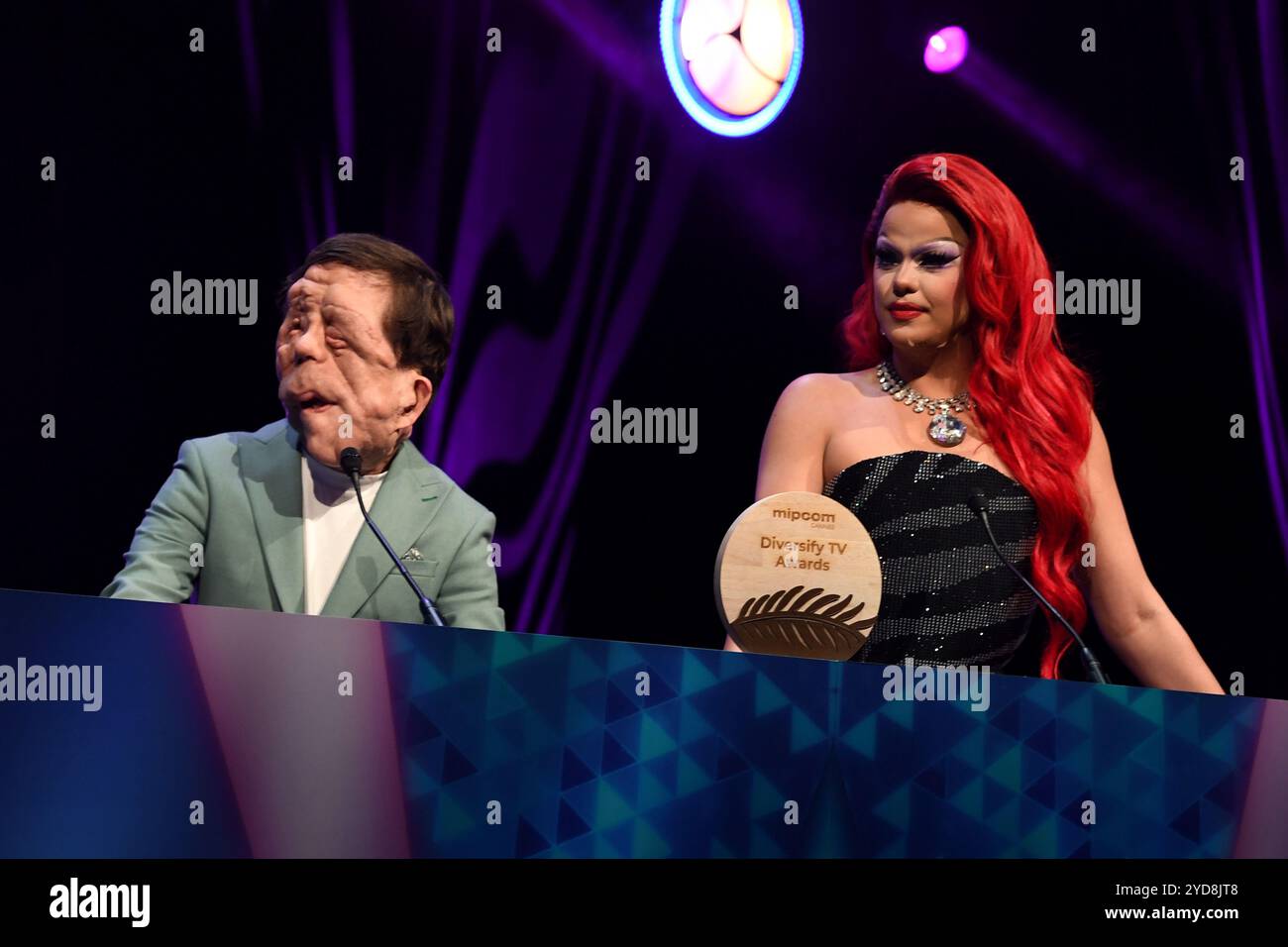 Adam Pearson und Nicky Doll nehmen an den Diversify TV Awards während des MIPCOM Cannes 2024 Teil. Stockfoto