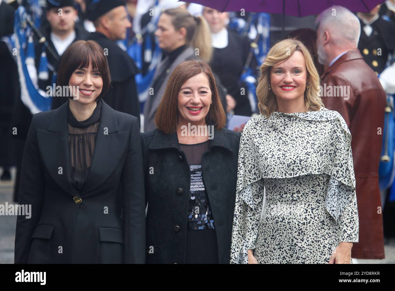 Oviedo, Spanien, 25. Oktober 2024: Die Ministerin für Wissenschaft, Innovation und Universitäten, Diana Morant, und der Minister für Bildung, Berufsbildung und Sport, Pilar Alegría (R) während der Princess of Asturias Awards 2024, am 25. Oktober 2024 im Campoamor Theater in Oviedo, Spanien. Quelle: Alberto Brevers / Alamy Live News. Paneles laterales Historial Guardado Resultados de traducción disponibles Stockfoto