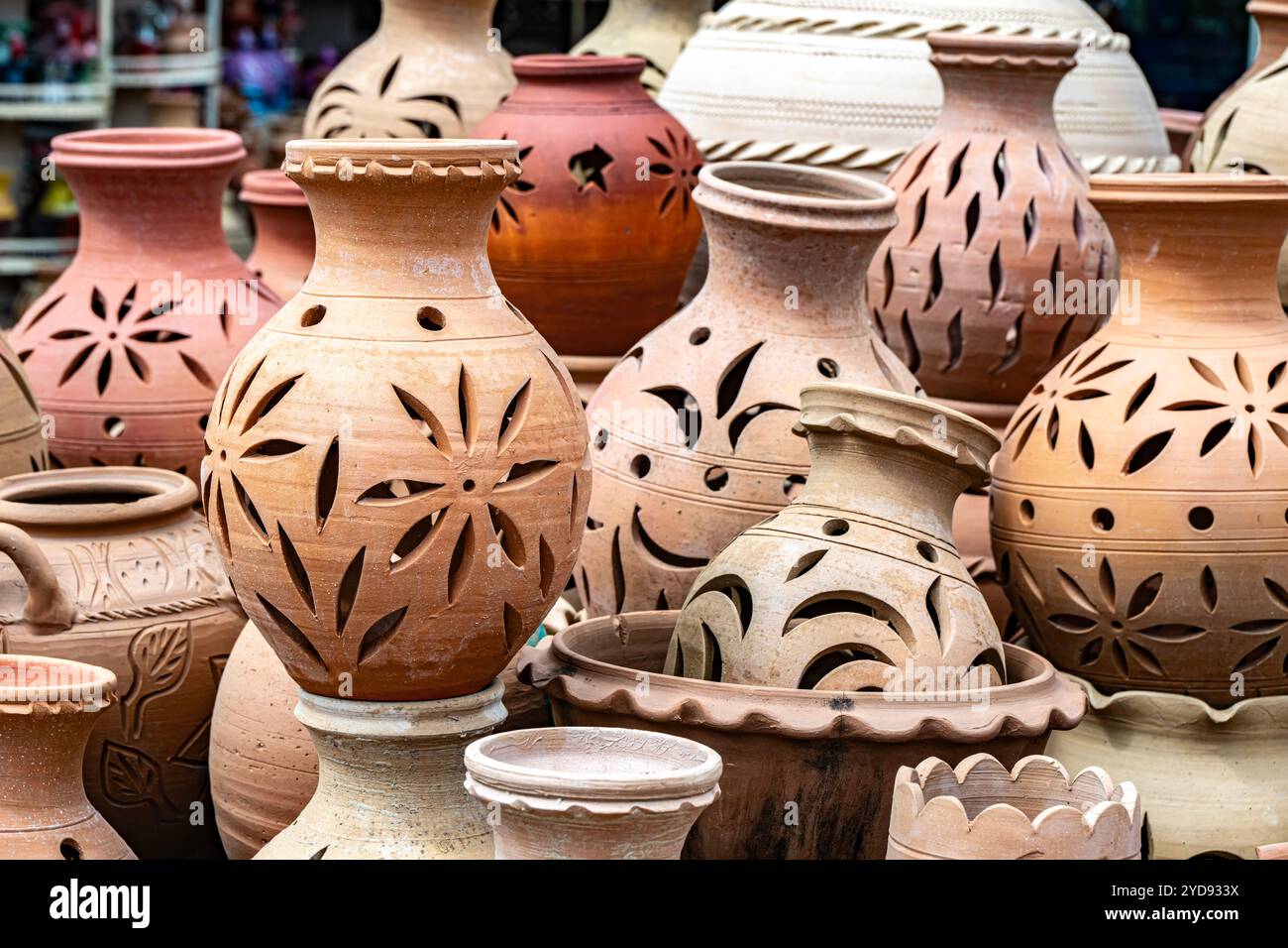 Traditionelle Töpferwaren am Nizwa Souq, Oman. Stockfoto