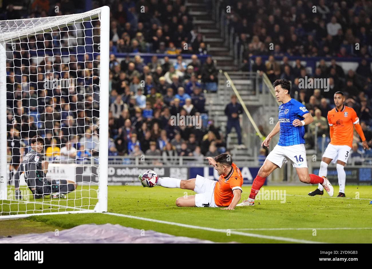 Pol Valentin am Mittwoch von Sheffield macht beim Sky Bet Championship-Spiel in Fratton Park, Portsmouth, eine Torlinie. Bilddatum: Freitag, 25. Oktober 2024. Stockfoto