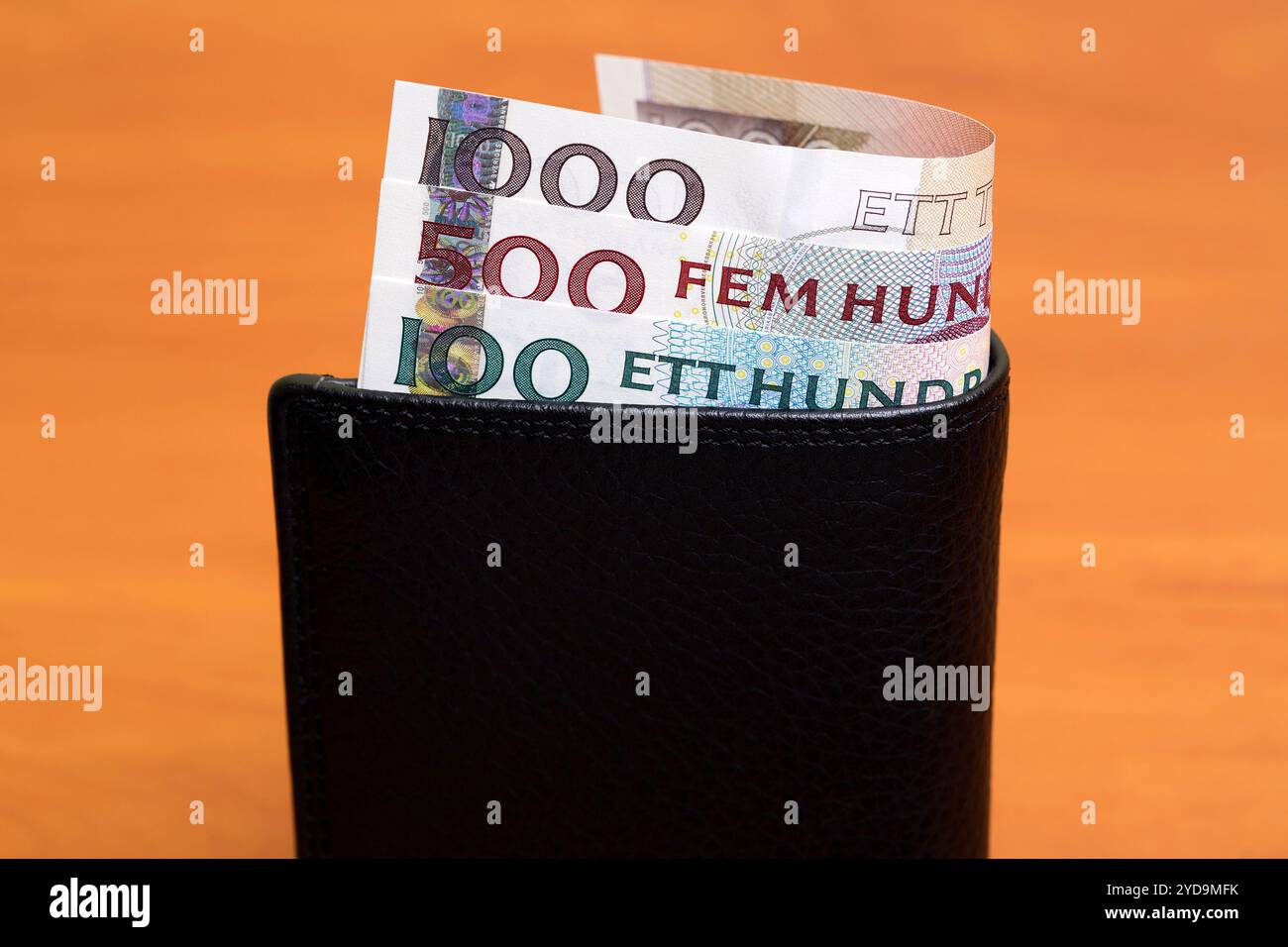 Alte schwedische Krone in der schwarzen Brieftasche Stockfoto