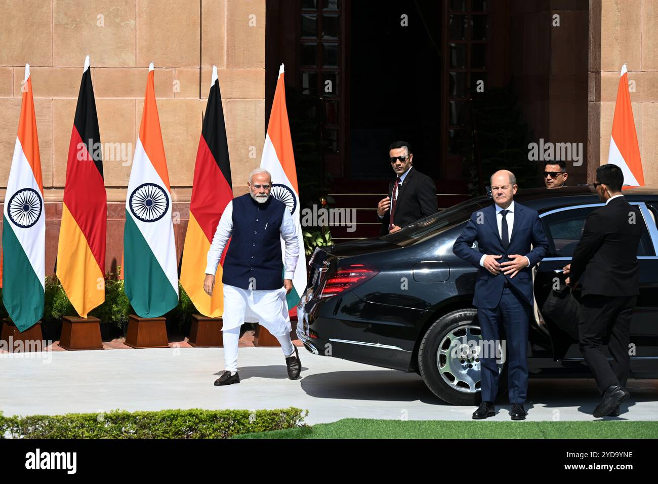 Neu-Delhi, Indien. Oktober 2024. NEW DELHI, INDIEN - 25. OKTOBER: Premierminister Narendra Modi mit Bundeskanzler Olaf Scholz im Hyderabad-Haus am 25. Oktober 2024 in Neu-Delhi, Indien. (Foto: Salman Ali/Hindustan Times/SIPA USA) Credit: SIPA USA/Alamy Live News Stockfoto