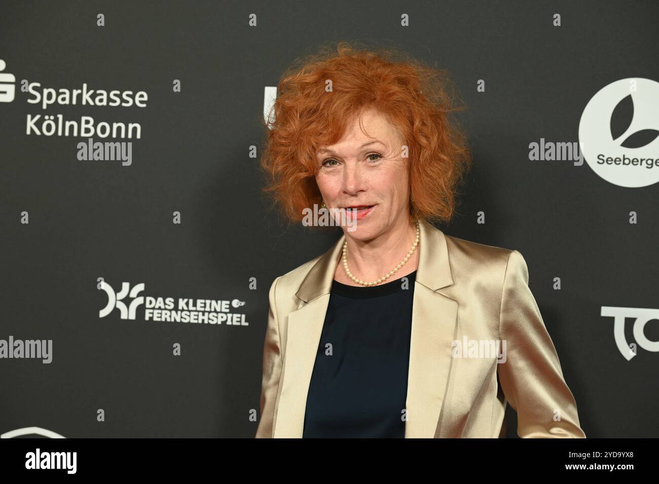 Schauspielerin Heike Trinker Posiert Vor Der Verleihung Der schauspielerin-heike-trinker-posiert-vor-der-verleihung-der