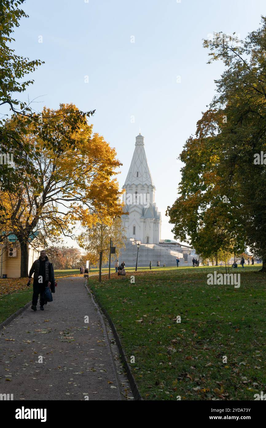 RUSSLAND-19. Oktober 2024: museumsturm russisches moskauer Wahrzeichen historische Religion alte Geschichte Denkmal alten orthodoxen Himmel Stockfoto