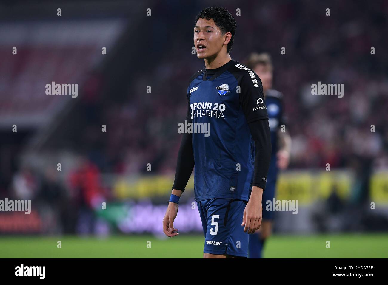 Fussball 2. Bundesliga 10. Spieltag 1. FC Köln - SC Paderborn 07 Uhr 25.10.2024 im RheinEnergieStadion Köln Santiago Castaneda ( Paderborn ) DFL-Vorschriften verbieten die Verwendung von Fotografien als Bildsequenzen und/oder Quasi-Video. Foto: Revierfoto Credit: ddp Media GmbH/Alamy Live News Stockfoto