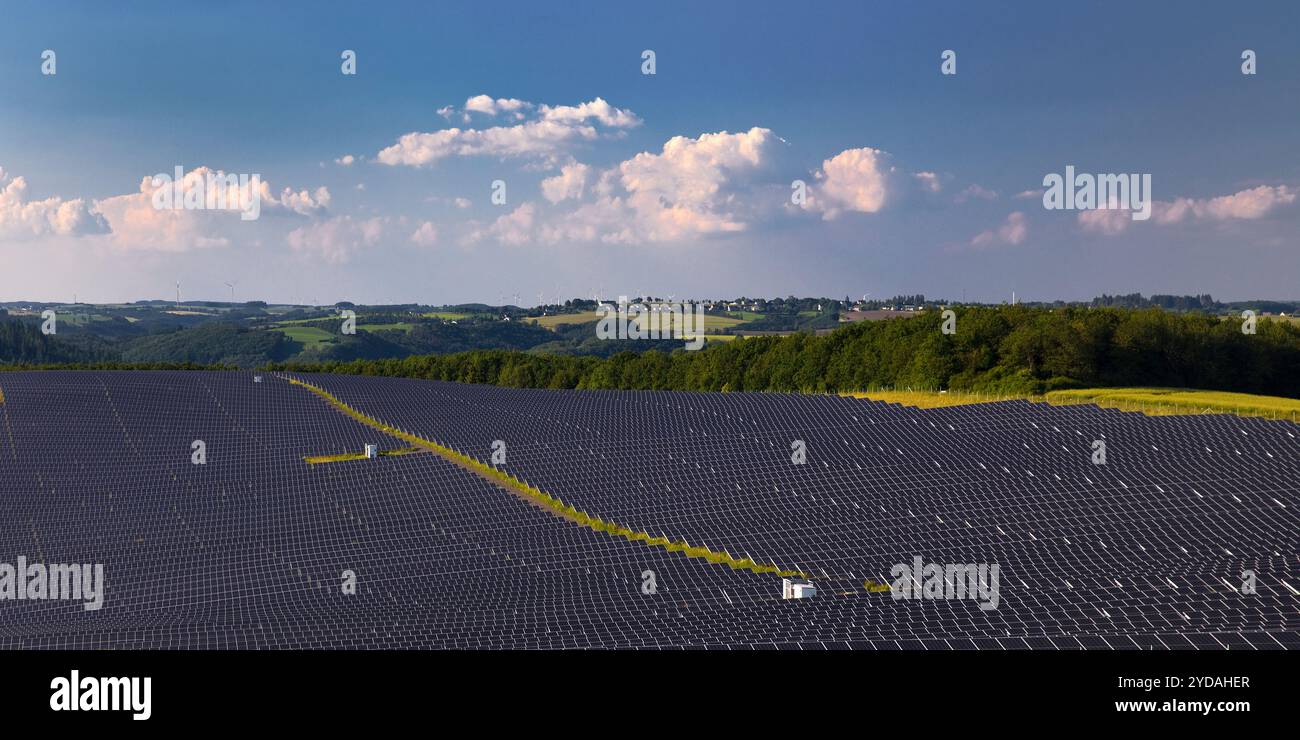 Photovoltaikanlage im Naturpark Suedeifel, Rheinland-Pfalz, Deutschland, Europa Stockfoto