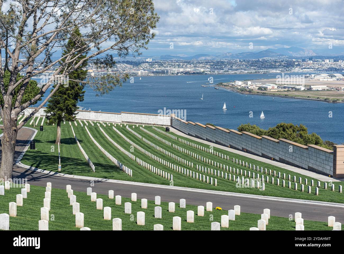 Blick auf und vom Fort Rosecrans National Cemetery. San Diego, Kalifornien, USA. Stockfoto