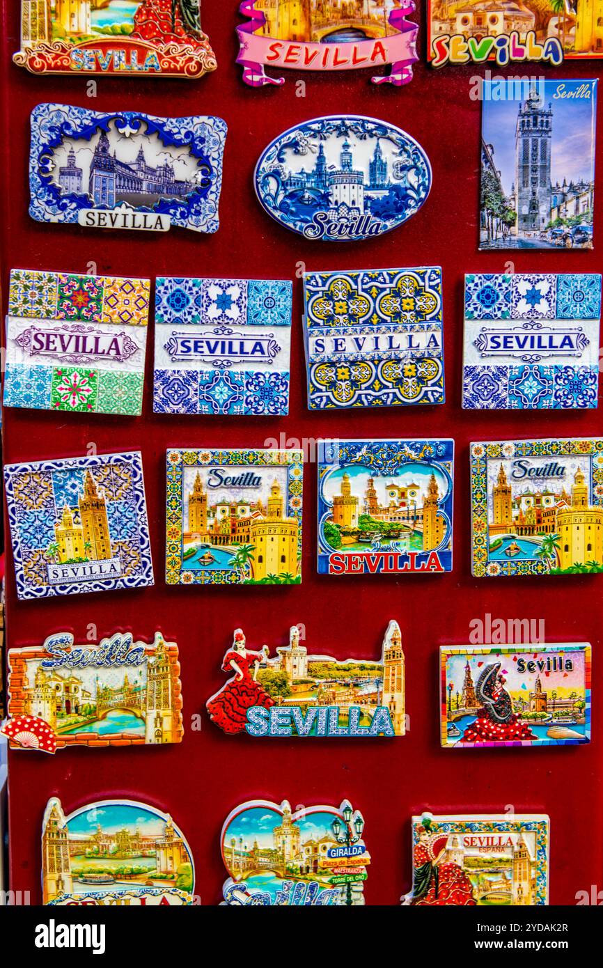 Magnet Fliese Sourvenirs Shop Sevilla, Andalusien, Spanien. Stockfoto