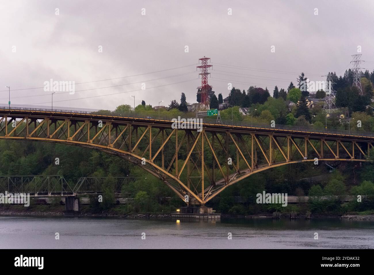 Vancouver, BC, Kanada - 26. April 2024: Blick auf die Iron Workers Memorial Bridge in Vancouver, British Columbia. Stockfoto