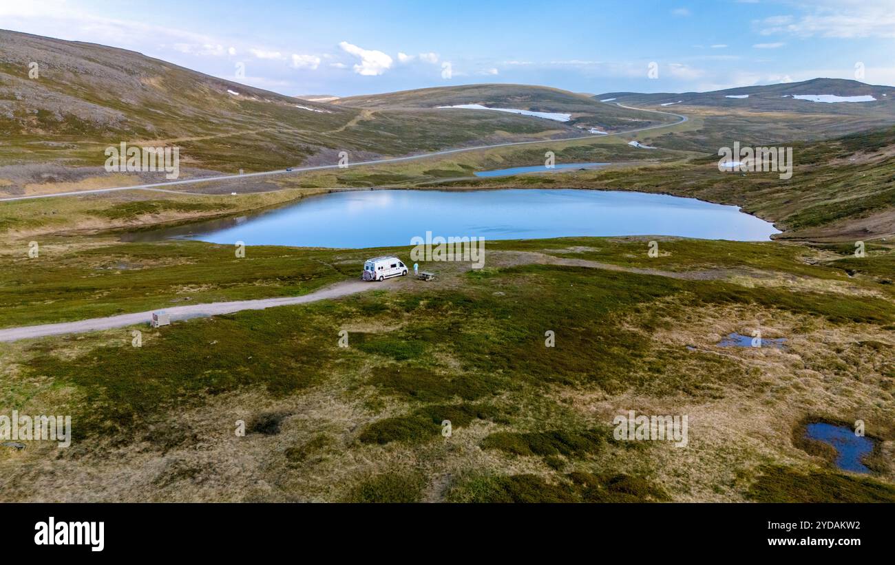 Wohnmobil am See in Norwegen, Nordkap oder Nordkapp, Norwegen Stockfoto
