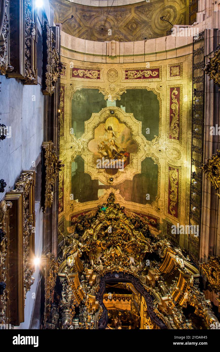 Innendecke der Kirche unserer Lieben Frau von Carmo (Igreja do Carmo), Porto, Portugal. Stockfoto