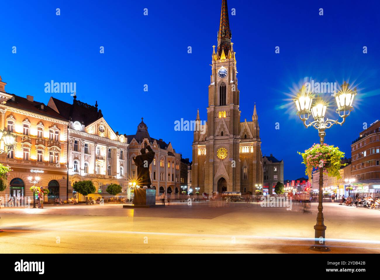 Novi Sad, Serbien - 29. Juni 2024: Der Freiheitsplatz ist der Hauptplatz in Novi Sad, Region Vojvodina in Serbien bei Sonnenaufgang Stockfoto