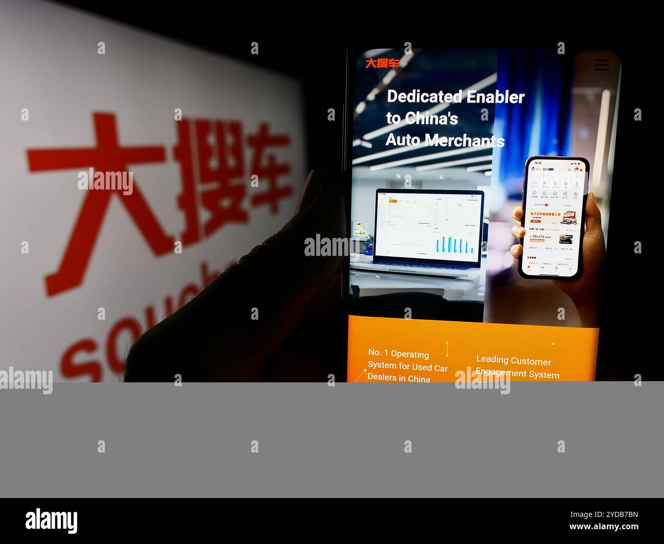 Deutschland. Juni 2024. In dieser Abbildung hält eine Person ein Handy mit der Website des chinesischen Autohandmarktes Souche Holdings Ltd. Vor dem Logo. (Credit Image: © Timon Schneider/SOPA Images via ZUMA Press Wire) NUR REDAKTIONELLE VERWENDUNG! Nicht für kommerzielle ZWECKE! Stockfoto