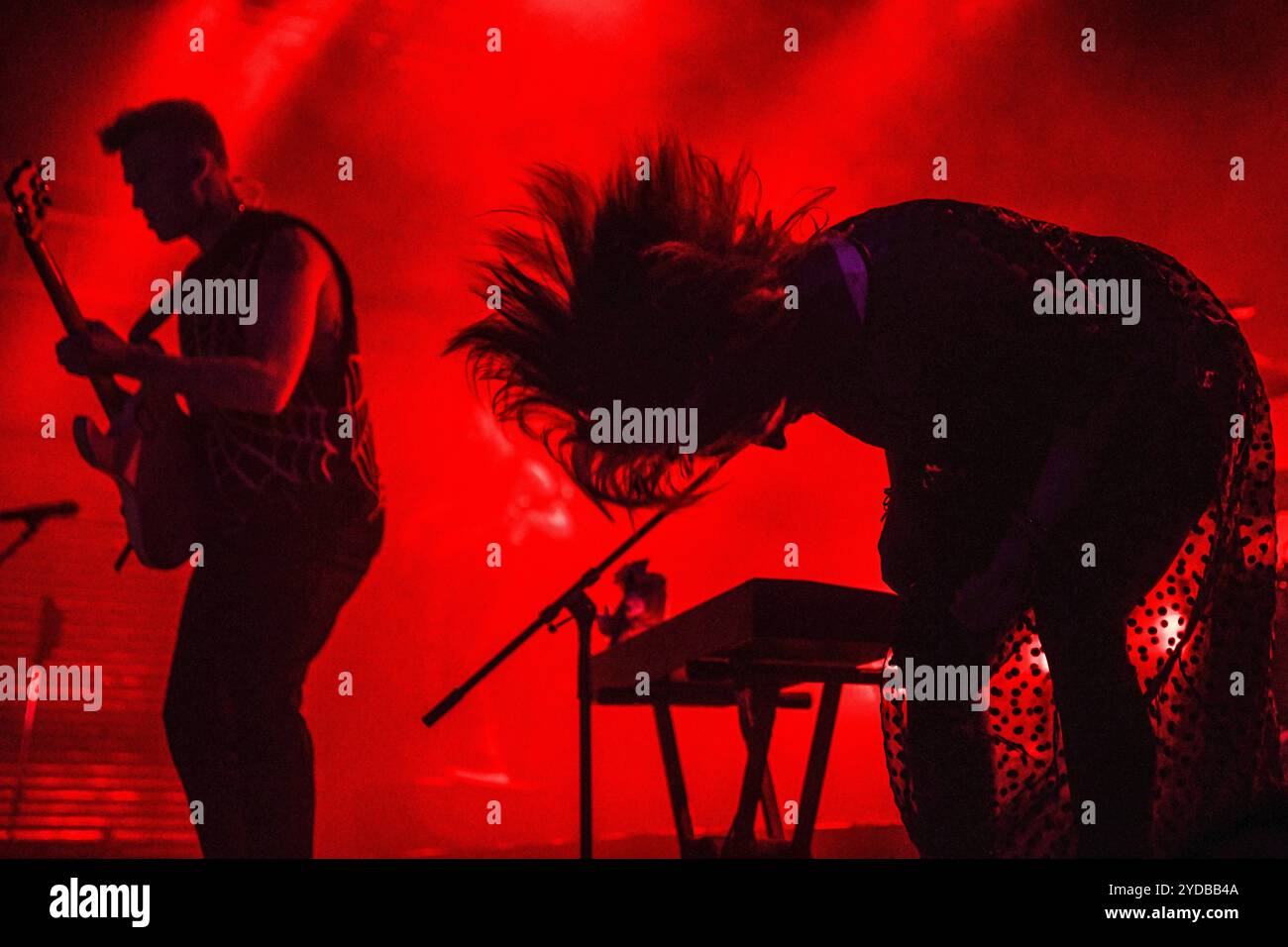 Buenos Aires, Argentinien (25. Oktober 2024). Die kanadische Rockband Mother Mother spielt live in Complejo Art Media Credit: Mariano Garcia/Alamy Live News Stockfoto