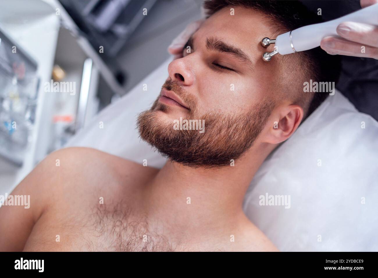 Anti-Alter und Falten. Mikroaktuelle medikamentöse Behandlung. Stockfoto