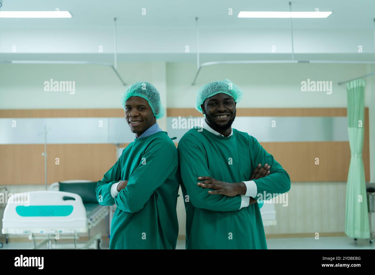 Zufrieden und gut gelaunt, die Patienten erfolgreich helfen können Stockfoto