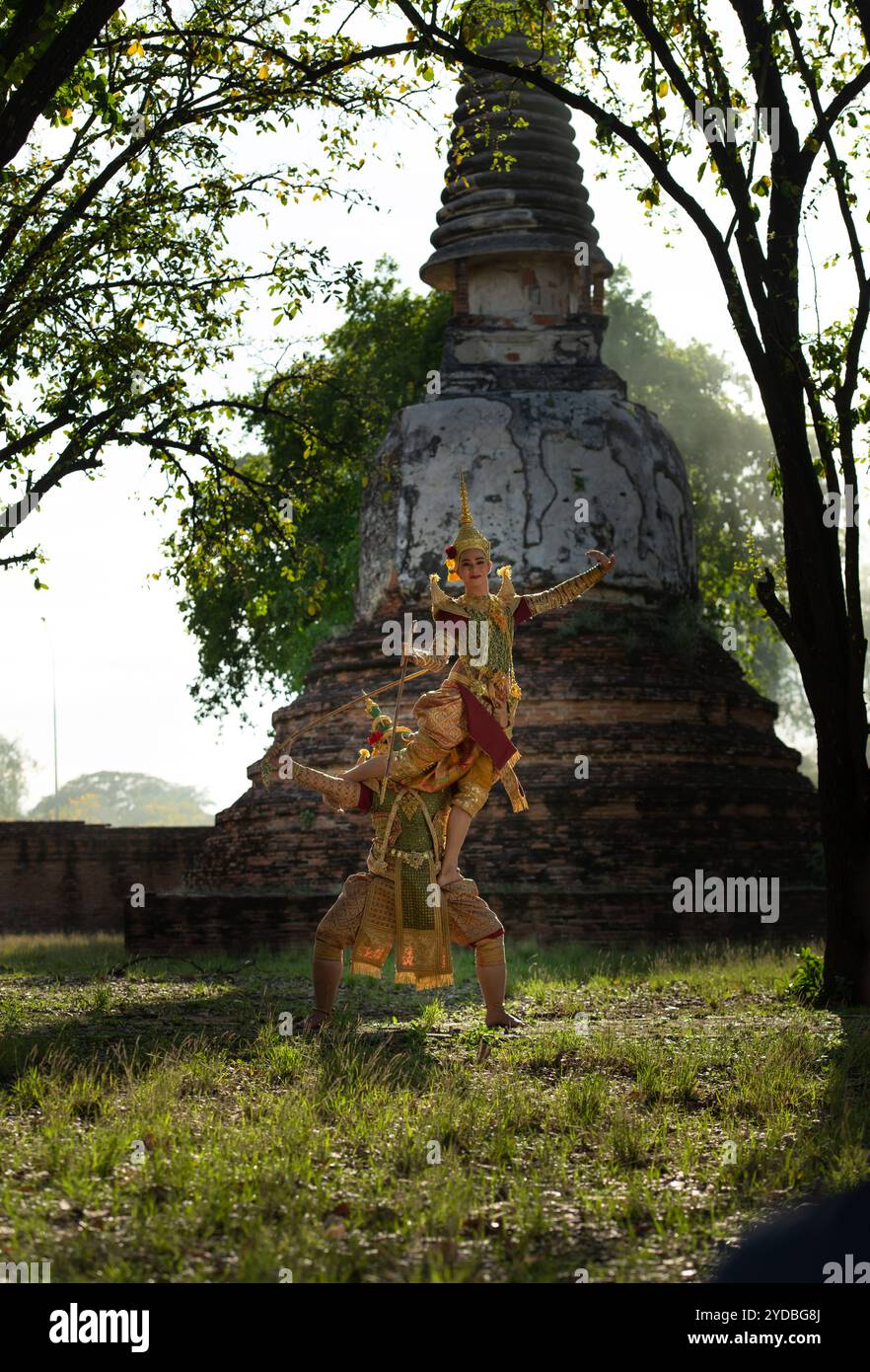 Khon ist ein klassischer Thai-Tanz in Maske. In der Ramayana-Literatur ist dies der Kampf zwischen den rama und ravana. Stockfoto