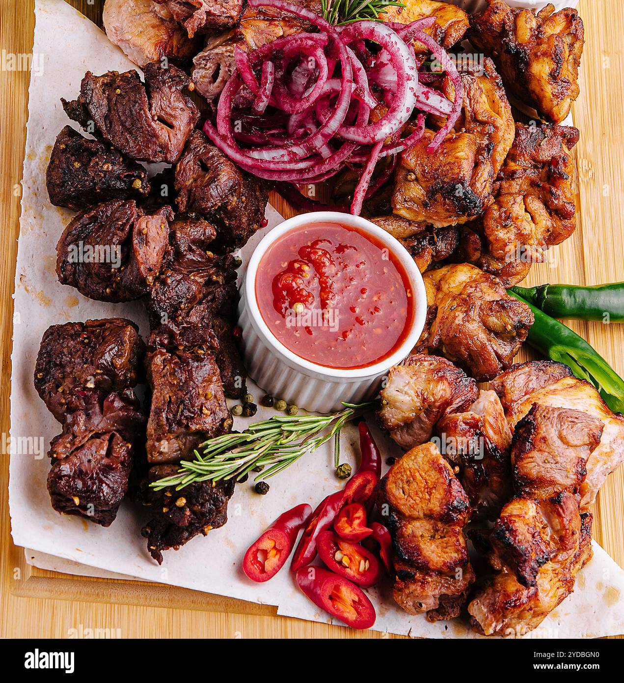 Auswahl verschiedener Grillgerichte Grillfleisch Stockfoto