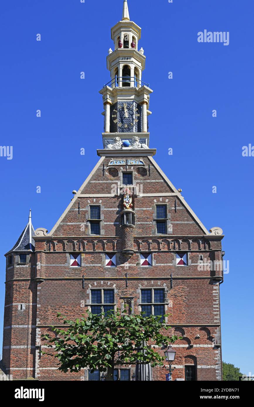 Historischer Hoofdtoren Verteidigungsturm im Hafen von Hoorn am Markermeer, Teil des IJsselmeers, Provinz Nordholland, Westfriesland Stockfoto