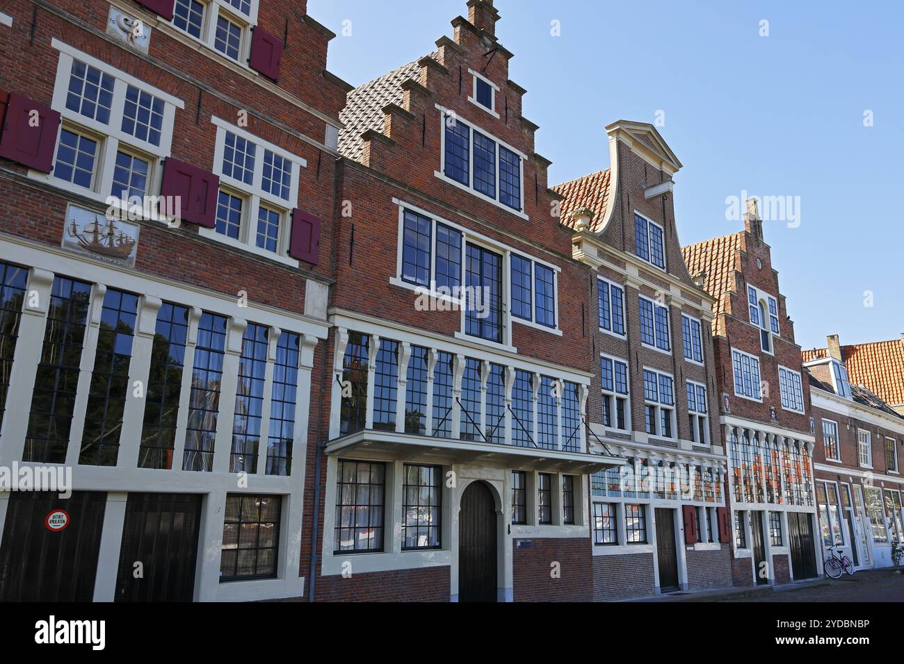 Historische Stufengiebelhäuser im historischen Zentrum von Hoorn, Provinz Nordholland, Westfriesland, Niederlande Stockfoto