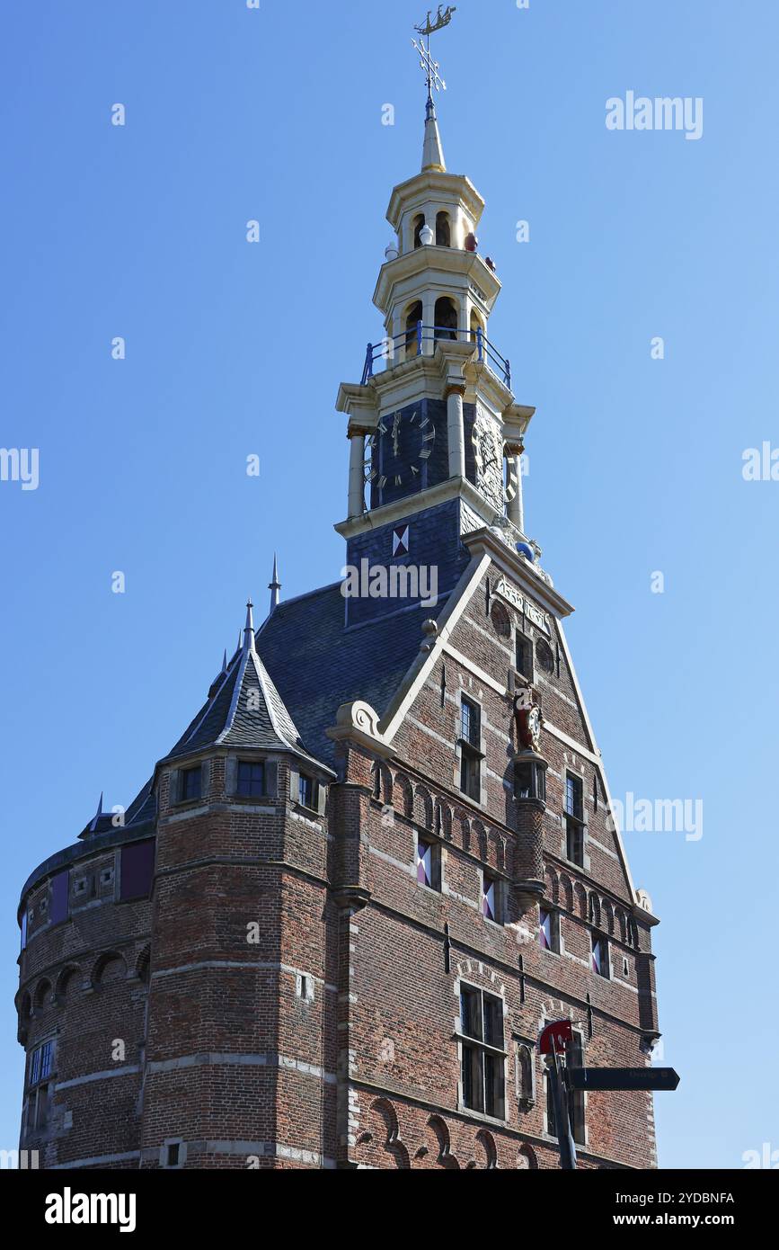 Historischer Hoofdtoren Verteidigungsturm im Hafen von Hoorn am Markermeer, Teil des IJsselmeers, Provinz Nordholland, Westfriesland Stockfoto
