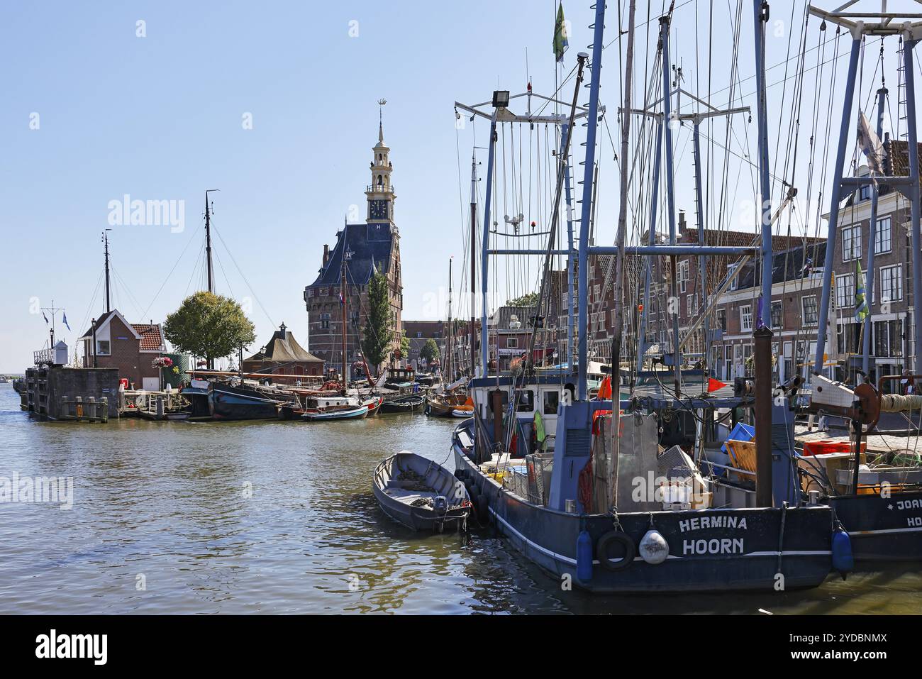 Hoofdtoren Hafen und historischer Verteidigungsturm von Hoorn, Markermeer, Teil des IJsselmeers, Provinz Nordholland, Westfriesland, Niederlande Stockfoto