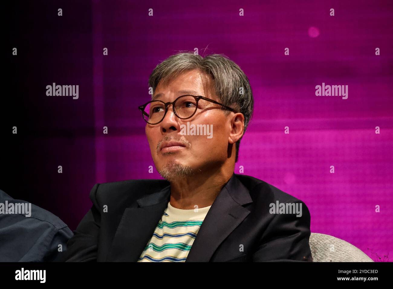 Cheon Myeong-kwan spricht während einer Podiumsdiskussion während des 16. Joseph Conrad International Literature Festival in Krakau, Polen am 25. Oktober 2024. Stockfoto