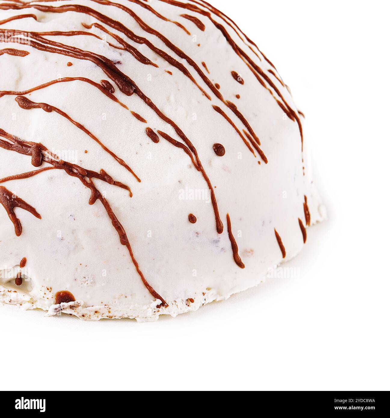 Weißer Mousse-Kuchen auf weißem Teller Stockfoto