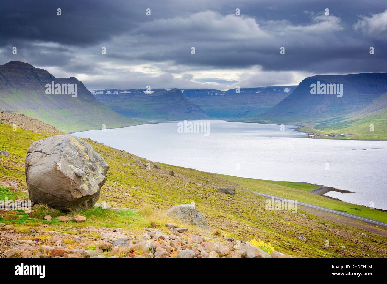 Blick vom Aussichtspunkt Tröð auf Álftafjörður in den Westfjorden, Island Stockfoto