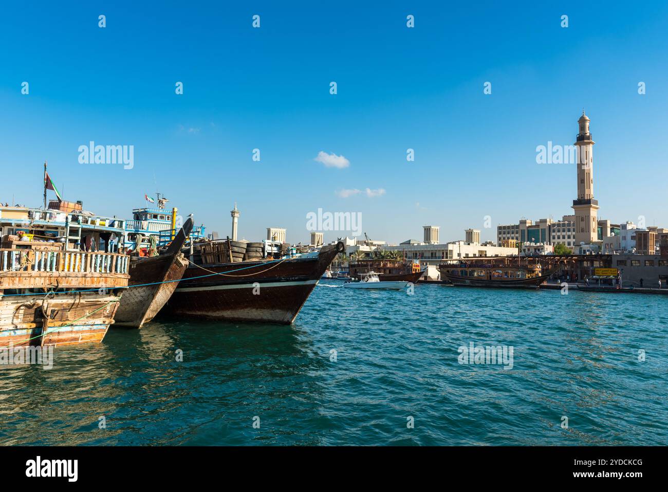 Traditionelle arabische Boote am Dubai Creek, VAE Stockfoto