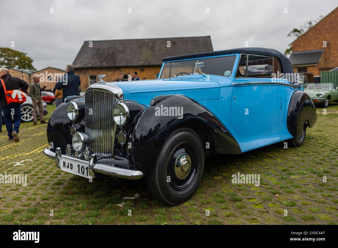 Bentley Mark VI Drophead Coupé, ausgestellt im Bicester Heritage Scramble am 6. Oktober 2024. Stockfoto