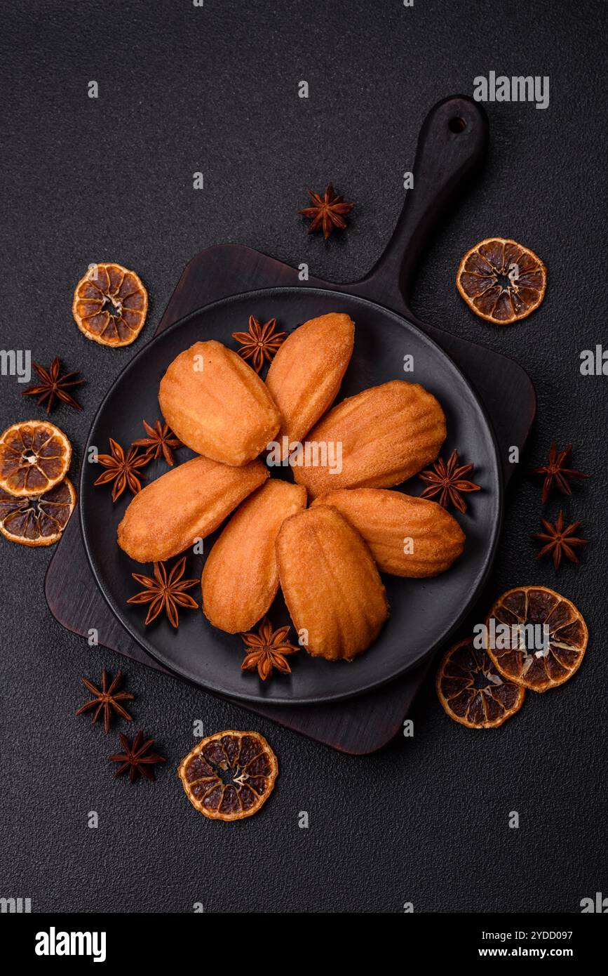 Traditionelle französische madeleine-Kekse mit nussigem Geschmack Stockfoto