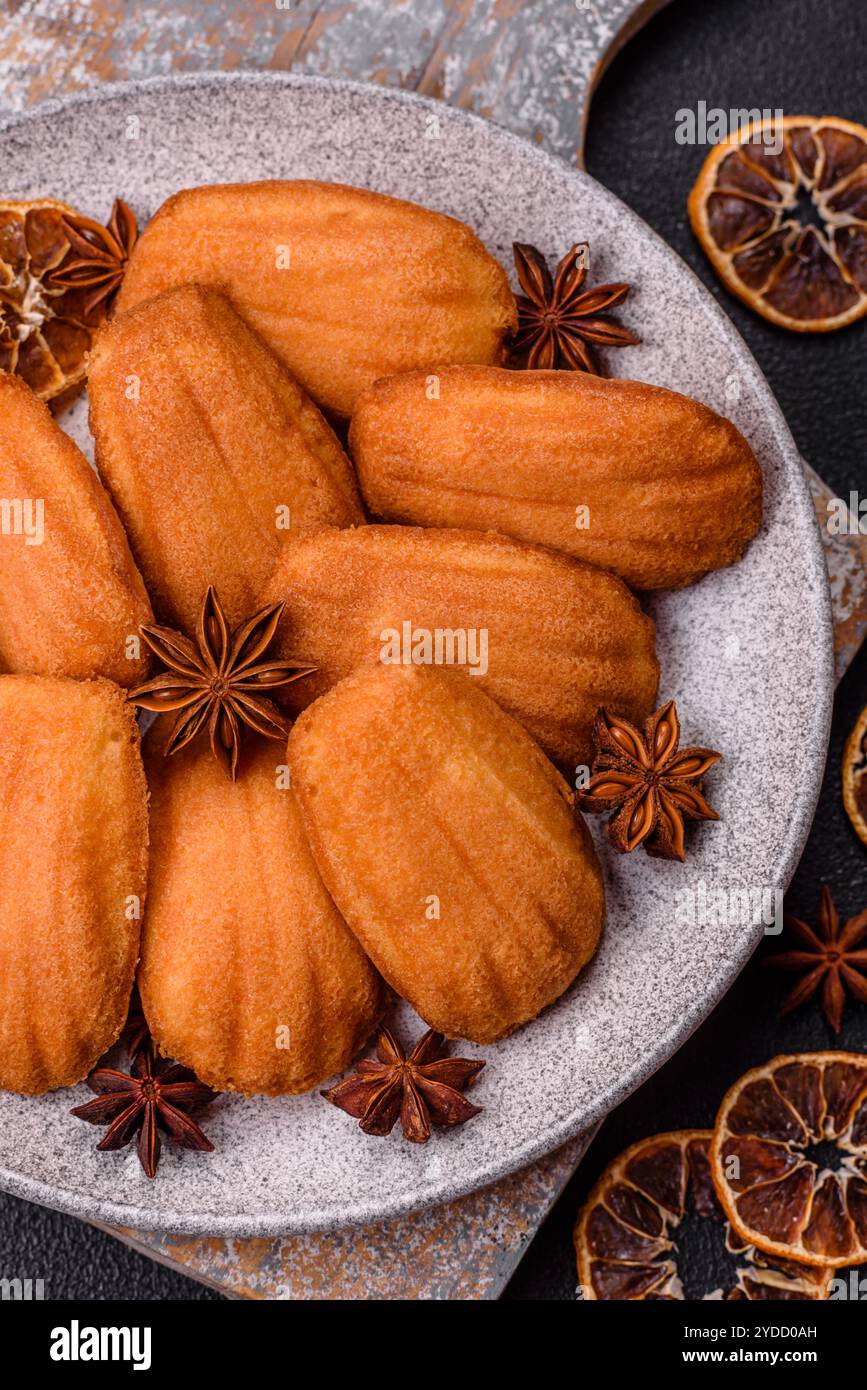 Traditionelle französische madeleine-Kekse mit nussigem Geschmack Stockfoto