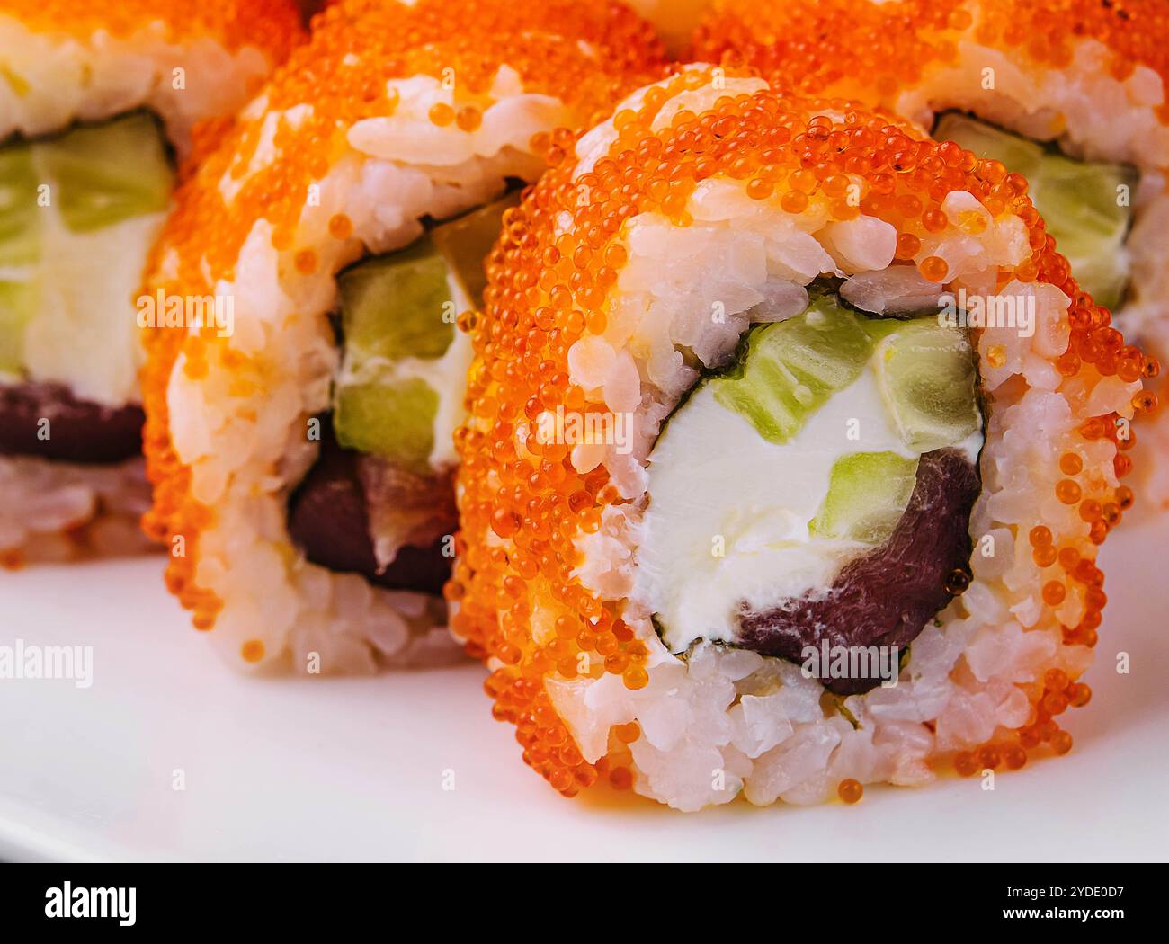 Makroaufnahme von kalifornischen Maki-Sushi-Brötchen mit Reis Stockfoto