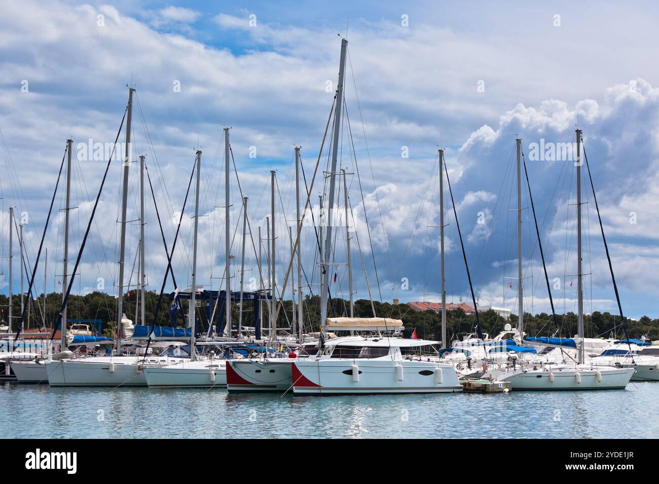 Blick auf den Yachthafen von Vodice, Kroatien Stockfoto Blick auf den Yachthafen von Vodice, Kroatien Stockfoto