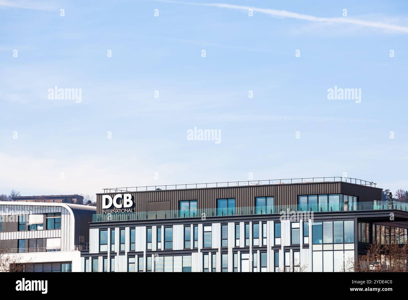 DCB International Markenlogo in Lyon Stockfoto