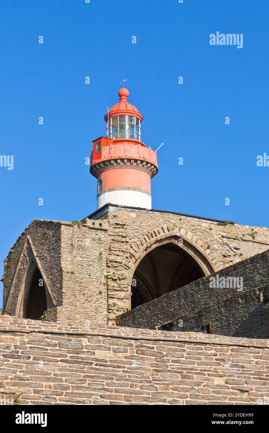 Bretagne: Saint Mathieu Leuchtturm und alte Ruinen der Abtei Stockfoto