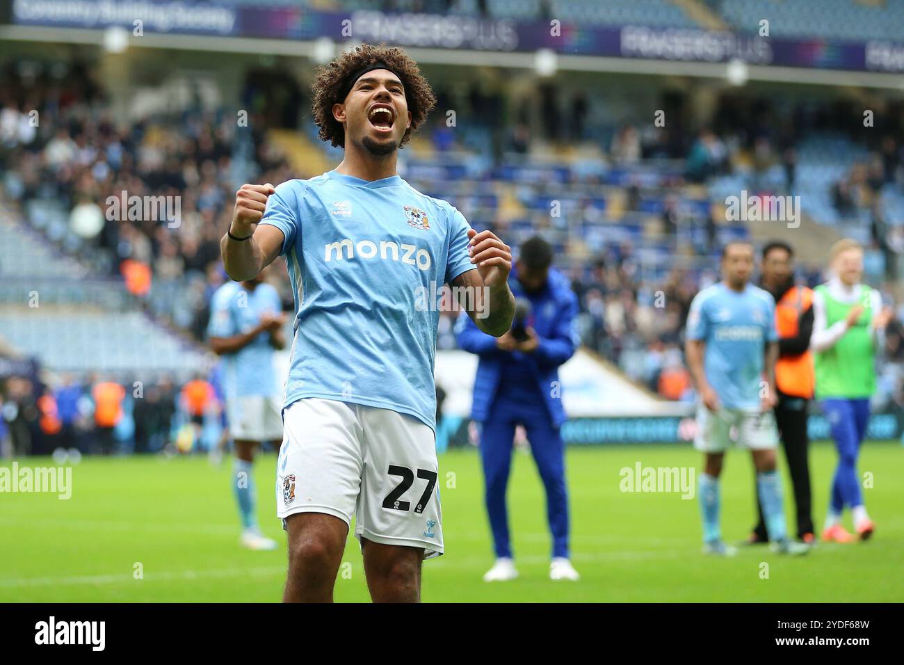 Coventry City's Milan van Ewijk feiert nach dem Spiel der Sky Bet Championship in der Coventry Building Society Arena. Bilddatum: Samstag, 26. Oktober 2024. Stockfoto