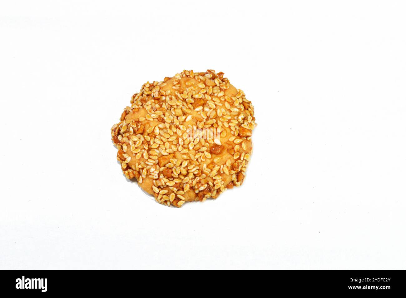 Barazek oder Barazeq, syrischer Keks mit Sesam als Hauptzutat, mit Stücken Erdnüsse, Zucker und Honig, hergestellt aus Mehl, Butter, Zucker, sesam, süß Stockfoto