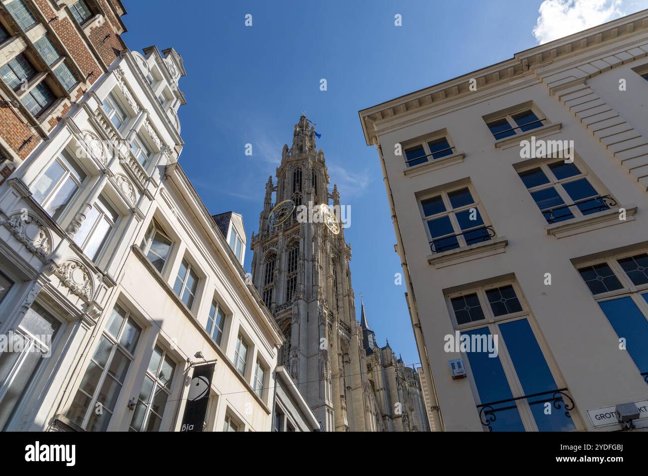 Antwerpen, Belgien. 15. April 2023. Onze Lieve Vrouwekathedraal, die Kathedrale unserer Lieben Frau, ist eine römisch-katholische Kathedrale. Im gotischen Stil gebaut. Stockfoto