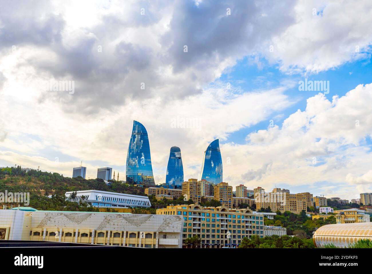 Panoramablick auf Baku, die Hauptstadt Aserbaidschans. Baku ist eine Stadt, in der Alt und Neu in perfekter Harmonie miteinander leben. Seine einzigartige Mischung aus Cannie Stockfoto