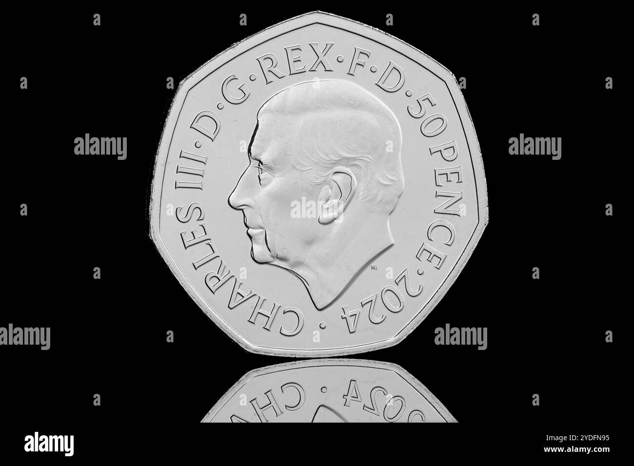 Die Snowman-2024 50-Pence-Münze, die von der Royal Mint an Sammler ausgegeben wurde. Die Vorderseite der Münze zeigt ein Porträt von König Karl III. Von Martin Jennings Stockfoto