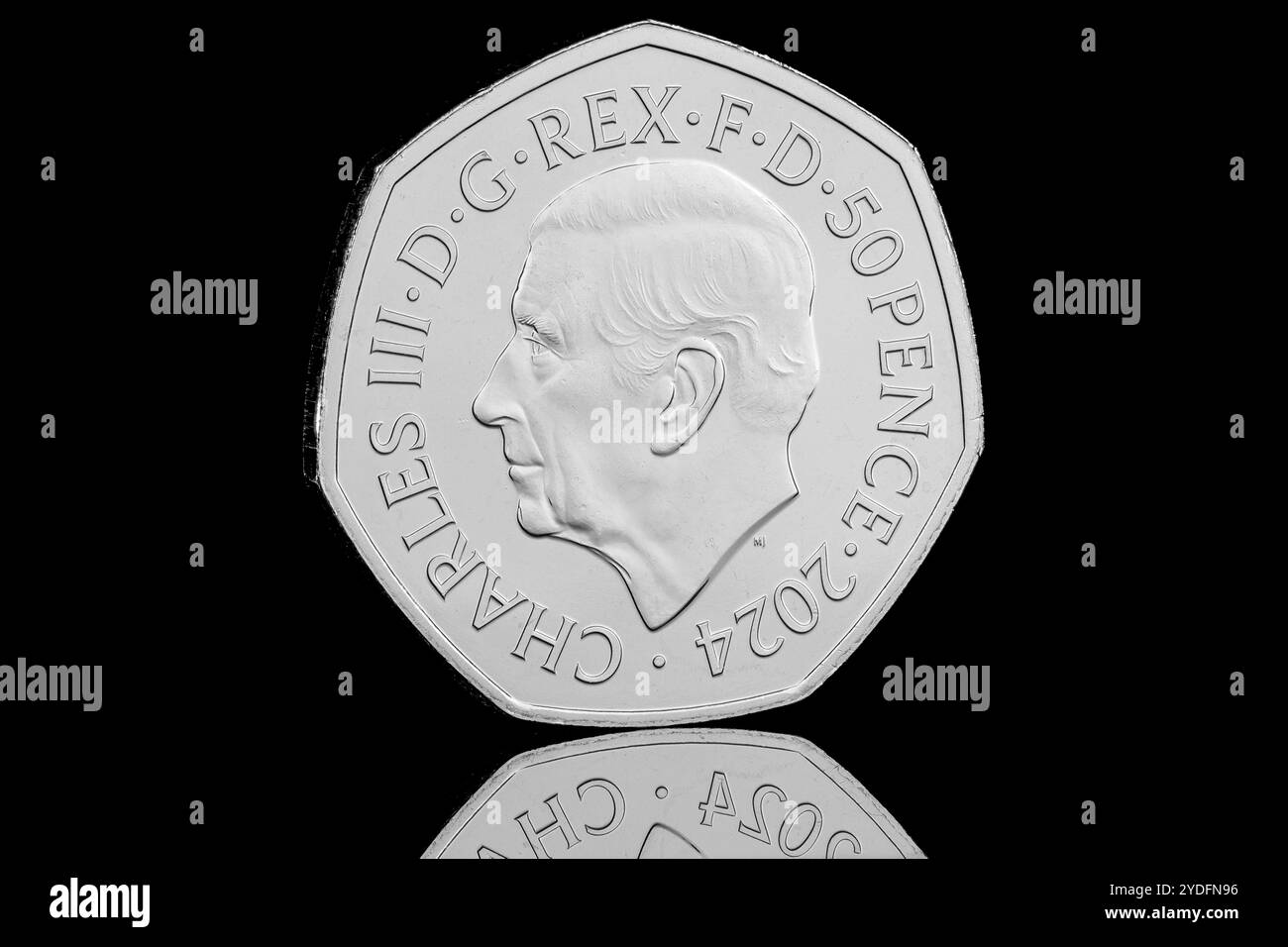 Die Snowman-2024 50-Pence-Münze, die von der Royal Mint an Sammler ausgegeben wurde. Die Vorderseite der Münze zeigt ein Porträt von König Karl III. Von Martin Jennings Stockfoto