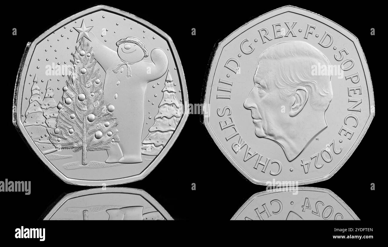 Die Snowman-2024 50-Pence-Münze, die von der Royal Mint an Sammler ausgegeben wurde. Die Vorderseite der Münze zeigt ein Porträt von König Karl III. Von Martin Jennings Stockfoto