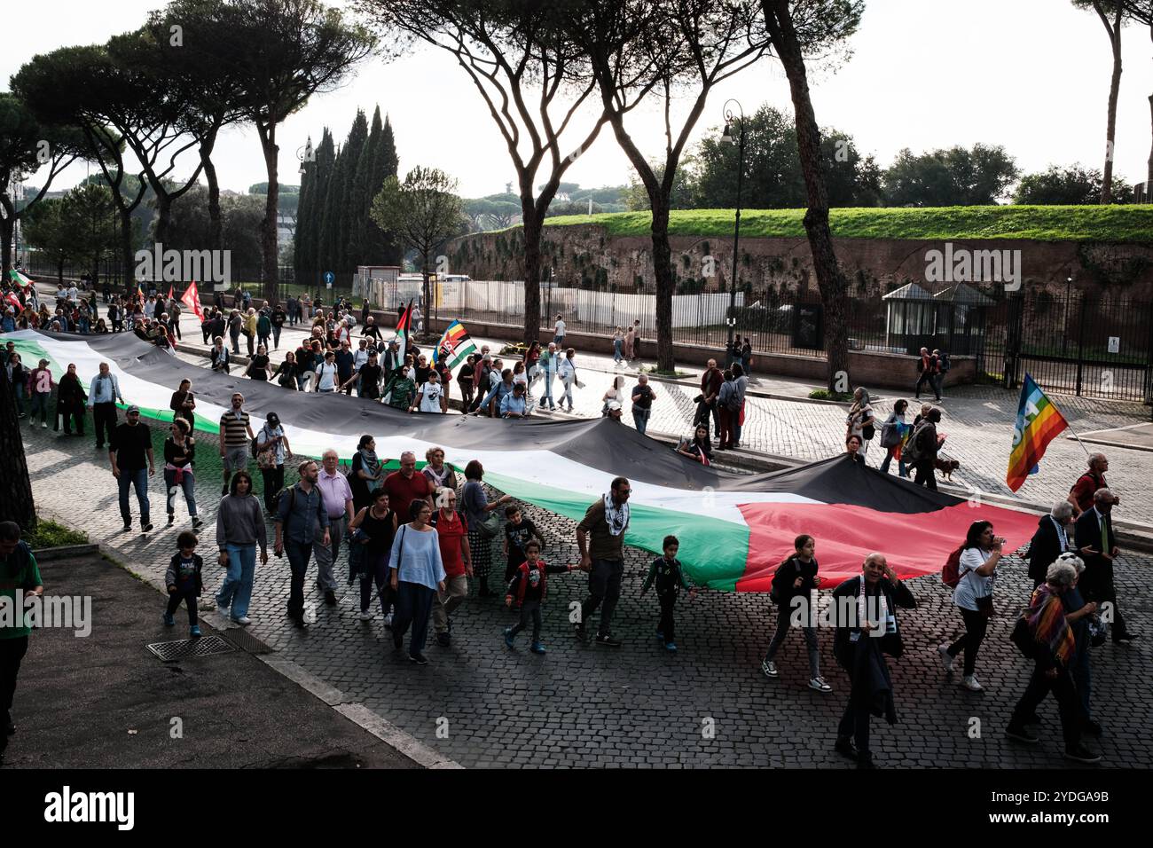 Rom, nationale Mobilisierung Lassen Sie uns die Kriege stoppen, die Zeit des Friedens ist jetzt. Die Initiative wird von den Netzen Europa für Frieden und italienische Frieden und Abrüstung sowie anderen Organisationen gefördert, um die Vorschläge für einen Waffenstillstand in Gaza, im Nahen Osten, in der Ukraine und bei allen bewaffneten Konflikten in der Welt am 26. Oktober 2024 in Rom (Italien) zu wiederholen. Copyright: XAndreaxCalandrax Stockfoto