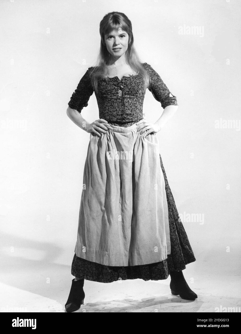 Ein Porträt von SHANI WALLIS als Nancy in OLIVER! 1968 Regisseur CAROL REED Roman CHARLES DICKENS, Musik und Texte von LIONEL BART Drehbuch VERNON HARRIS Kostümdesign PHYLLIS DALTON Produzent JOHN WOOLF Romulus Films/Warwick Film Productions/Columbia Pictures Stockfoto