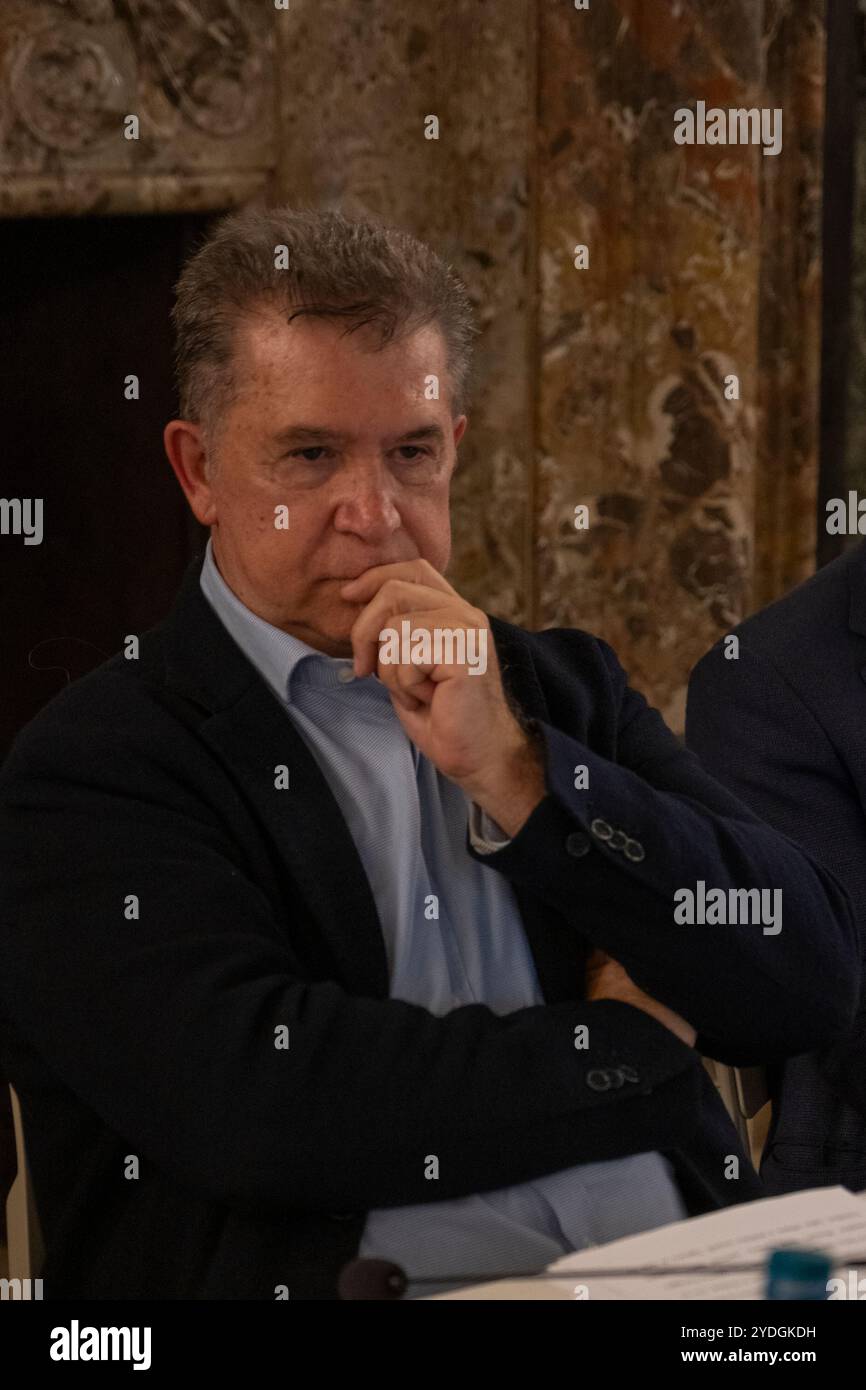 Vortrag des Buches „DIE KÖNIGLICHEN MUSEEN VON TURIN“ von Mario TURETTA, Leiter der Abteilung für kulturelle Aktivitäten und Delegierter Direktor der Königlichen Museen von Turin | Kulturministerium im Königlichen Palast von Turin. Das Buch wird in vier Sprachen (Italienisch, Englisch, Französisch und Spanisch) von Silvana Editoriale veröffentlicht. Mario Turetta, Leiter der Abteilung für kulturelle Aktivitäten und Delegierter Direktor der Königlichen Museen von Turin | Ministerium für Kultur, Referent Stockfoto