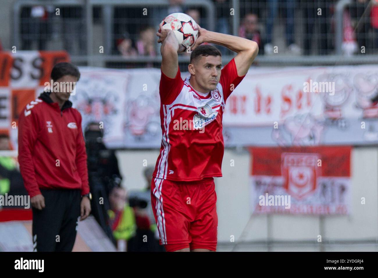 Halle, Deutschland. Oktober 2024. Halle, Deutschland 26. Oktober 2024: Regionalliga Nord/Ost - 2024/2025 - Hallescher FC vs. ZFC Meuselwitz im Bild: Marius Hauptmann (Halle) Credit: dpa/Alamy Live News Stockfoto